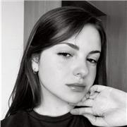 Laureanda al terzo anno In lettere Classiche, impartisce lezioni private di latino italiano e storia per studenti del liceo